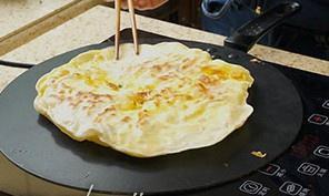 正宗鸡蛋灌饼和面视频,正宗鸡蛋灌饼面制作技巧揭秘