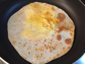 正宗鸡蛋灌饼和面视频,正宗鸡蛋灌饼面制作技巧揭秘