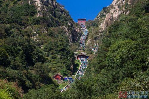 登泰山视频,云端漫步，一览众山小