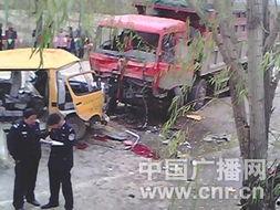 校车事故视频,校车事故现场还原