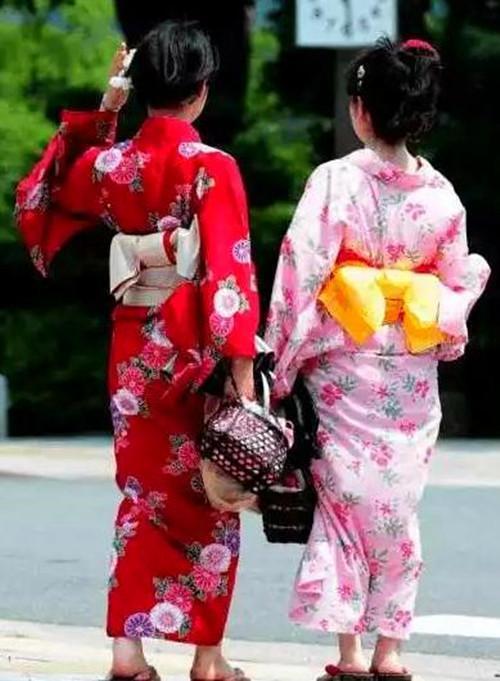 日本和服后面的包,传统服饰的智慧与美学